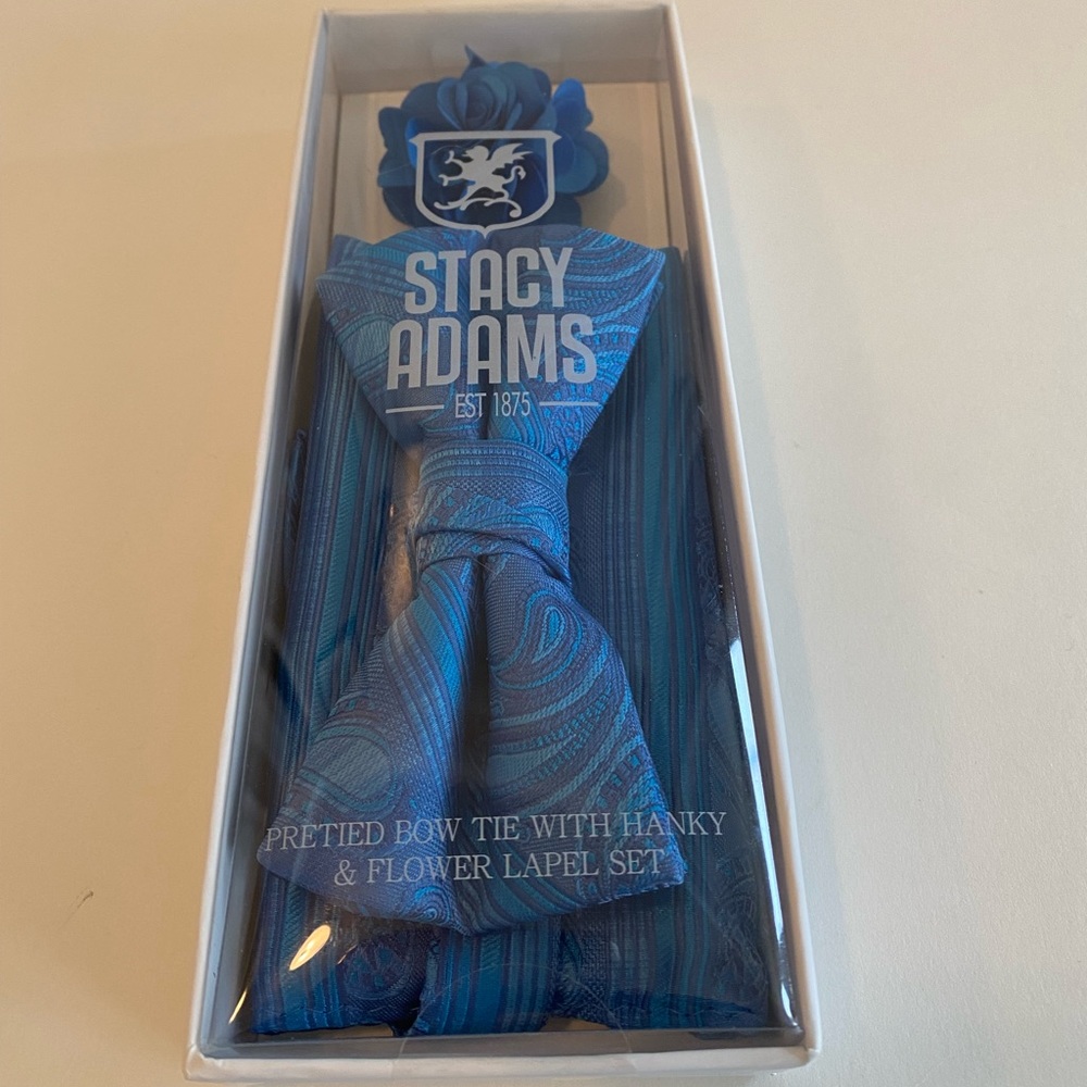 New Stacy Adams 3pc set. Blue paisley and stripes